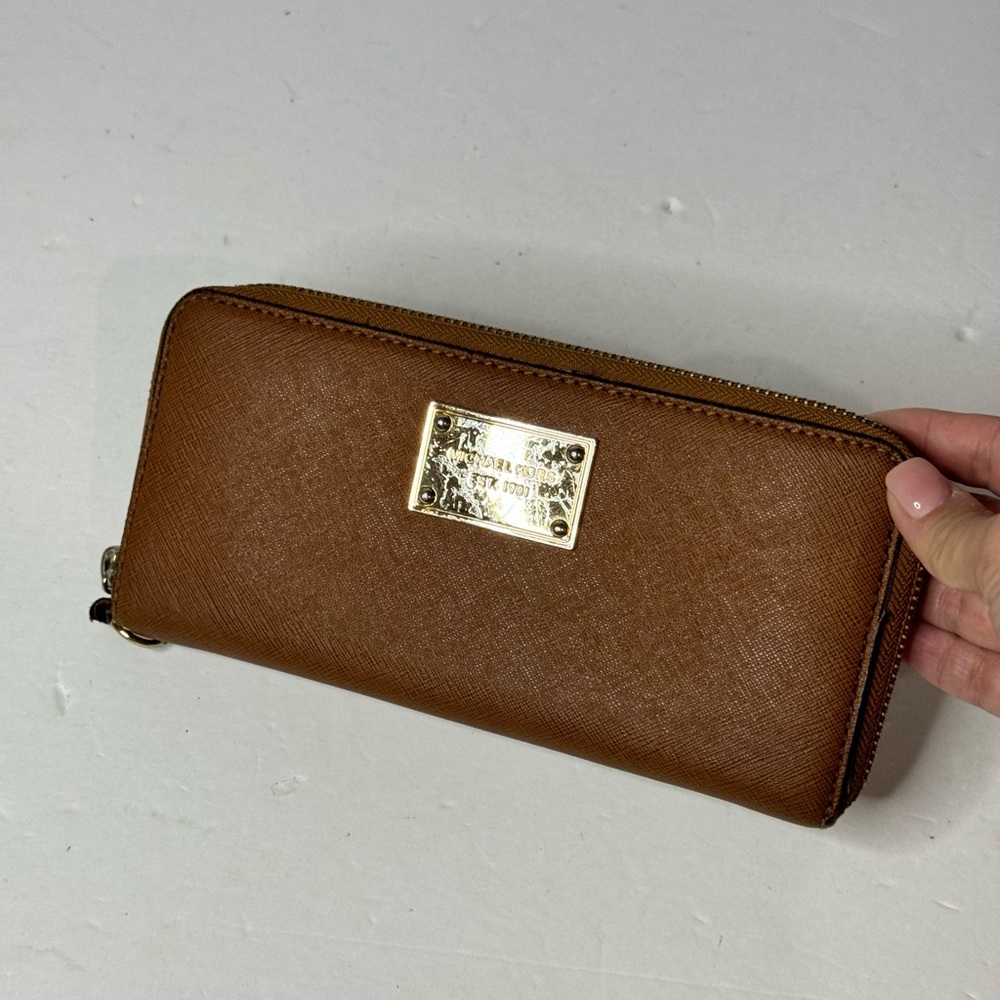 MICHAEL KORS BROWN LEATHER ZIP AROUND WALLET